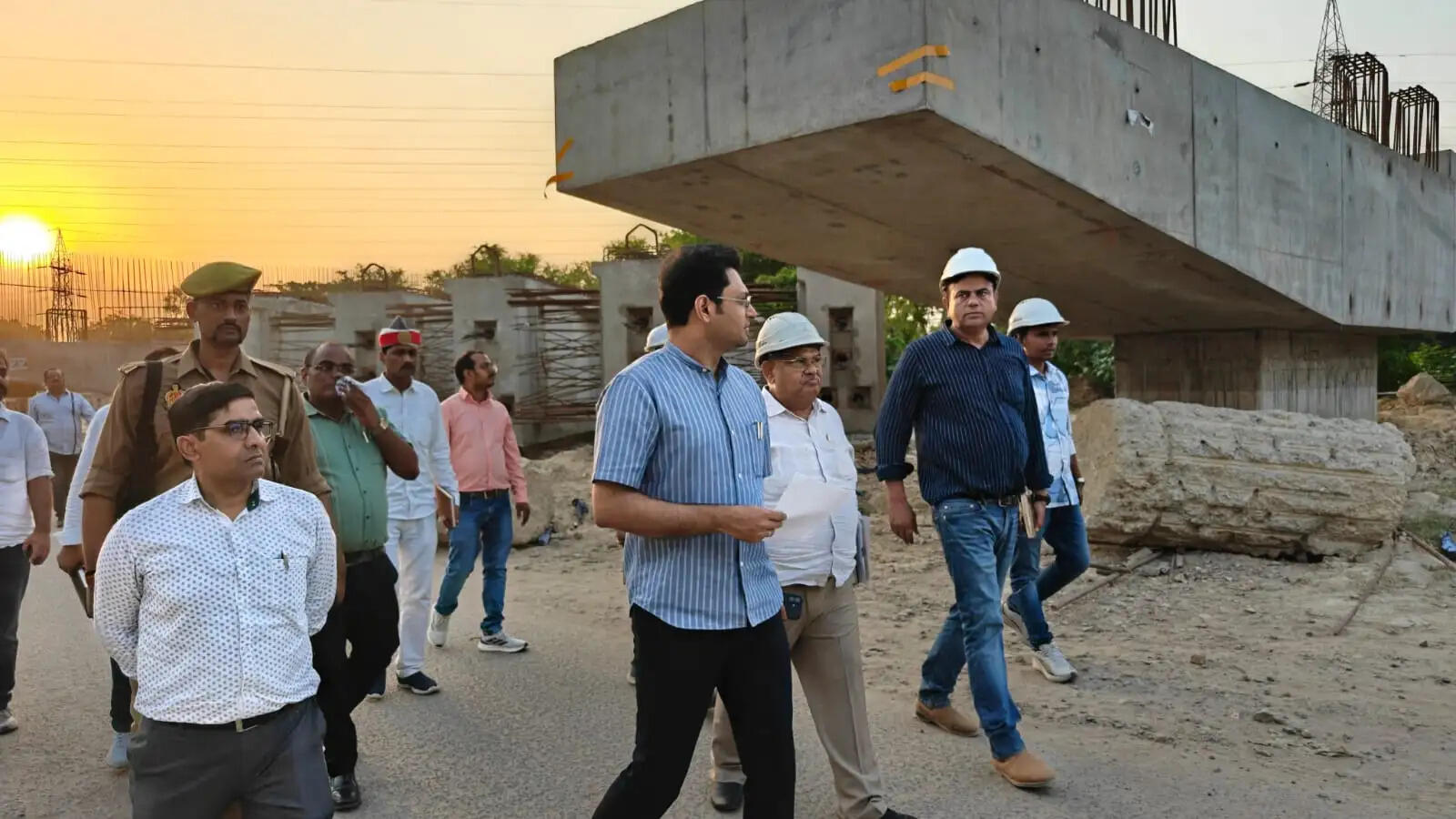 100 शैय्या युक्त अस्पताल निर्माण की धीमी प्रगति पर डीएम नाराज, गुणवत्ता सुधारने के दिए निर्देश