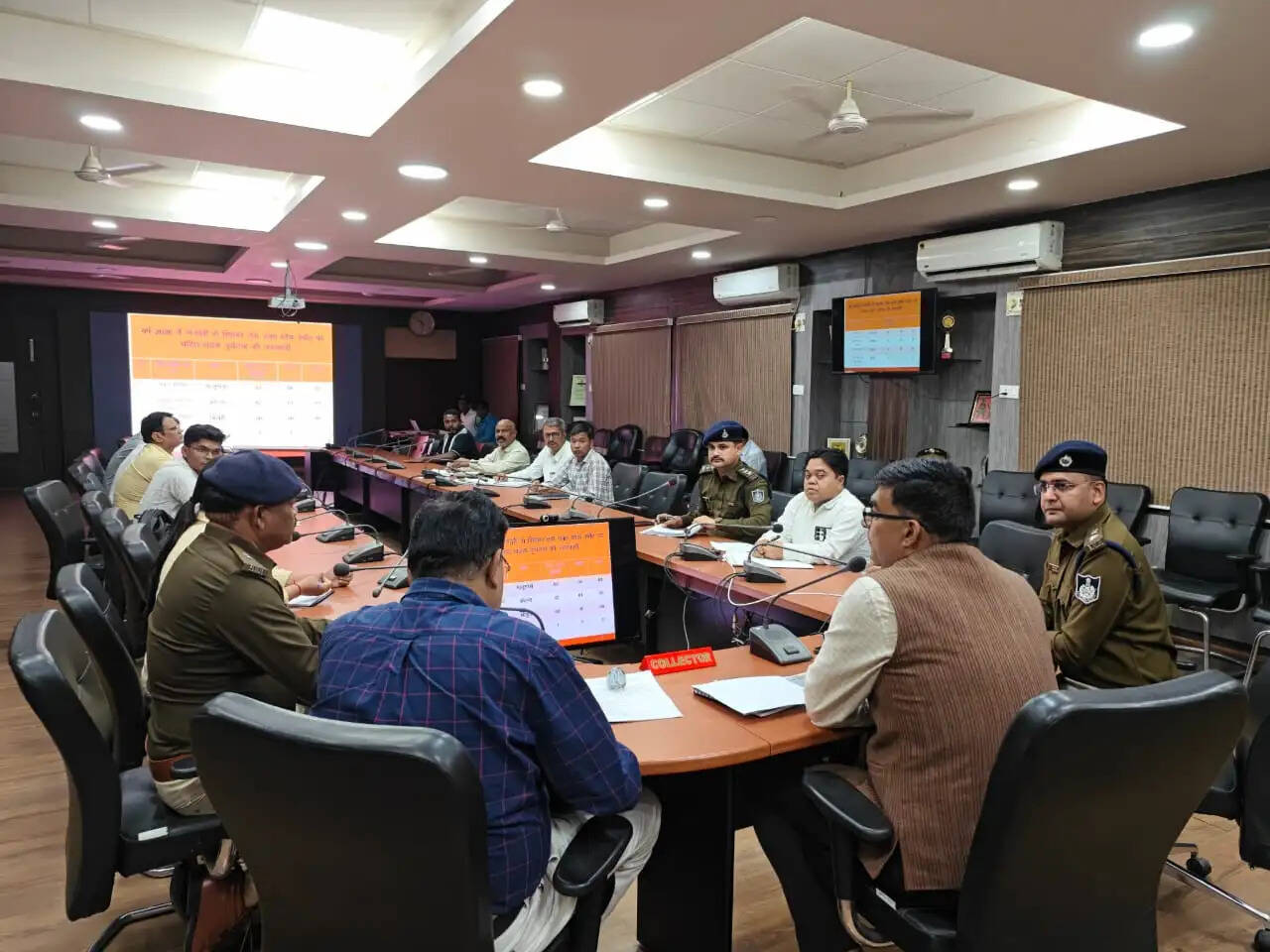 अनूपपुर : सड़क हादसों में 6 वर्ष में 877 लोगों की मौत, कलेक्टर ने ब्लैक स्पॉट सुधारने, आवारा मवेशी हटाने के निर्देश दिए
