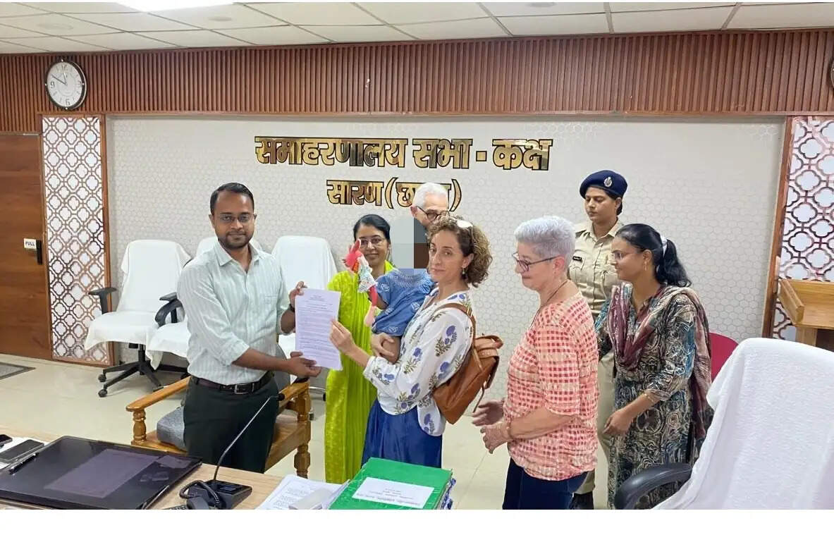 सारण के विशिष्ट दत्तक ग्रहण संस्थान के शिशु को मिला स्पैनिश माँ