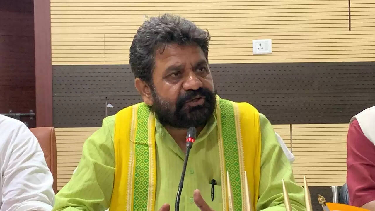 एक पृथ्वी, एक स्वास्थ्य के लिए योग थीम के साथ 11वां अंतरराष्ट्रीय योग दिवस होगा ऐतिहासिक: डॉ. दयाशंकर मिश्र