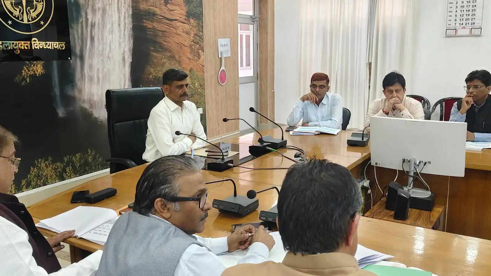 शिविर लगाओ, टीकाकरण बढ़ाओ: मण्डलायुक्त ने स्वास्थ्य विभाग को दिए सख्त निर्देश