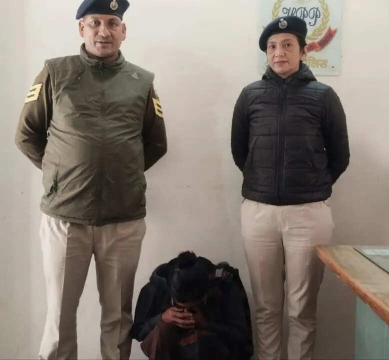 तोष में नेपाली मूल की महिला 2.022 किलो चरस के साथ गिरफ्तार