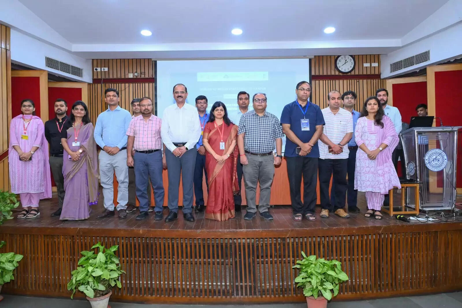 भारतीय स्टार्टअप्स की वैश्विक बाज़ार में पहुंच काे लेकर आईआईटी कानपुर में हुआ संवाद