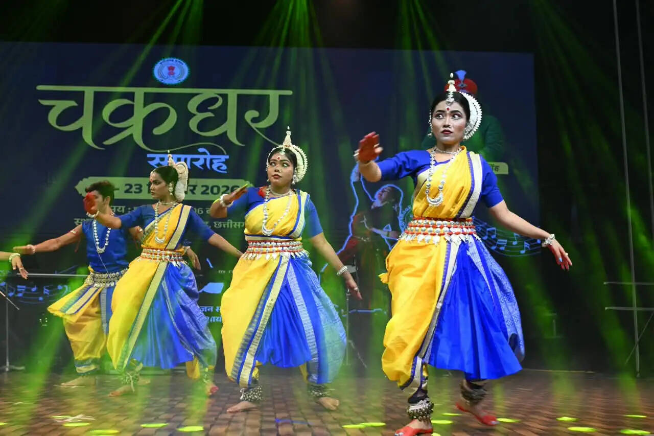 खैरागढ़ विश्वविद्यालय के कलाकारों ने चक्रधर समारोह में सजाया शास्त्रीय नृत्य का मंच