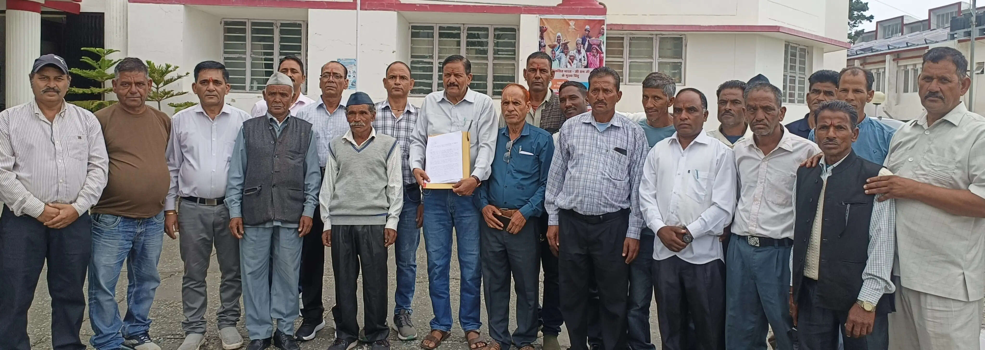 रावत&nbsp;गांव&nbsp;के&nbsp;लिए&nbsp;जल्द&nbsp;शुरू&nbsp;हाे स्वीकृत&nbsp;सड़क&nbsp;का&nbsp;निमार्ण&nbsp;कार्य