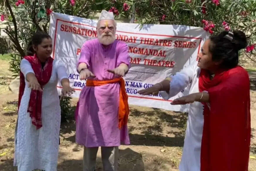 ‘जिद की कीमत महंगी पड़ेगी’ नुक्कड़ नाटक से नशे के खिलाफ दिया संदेश