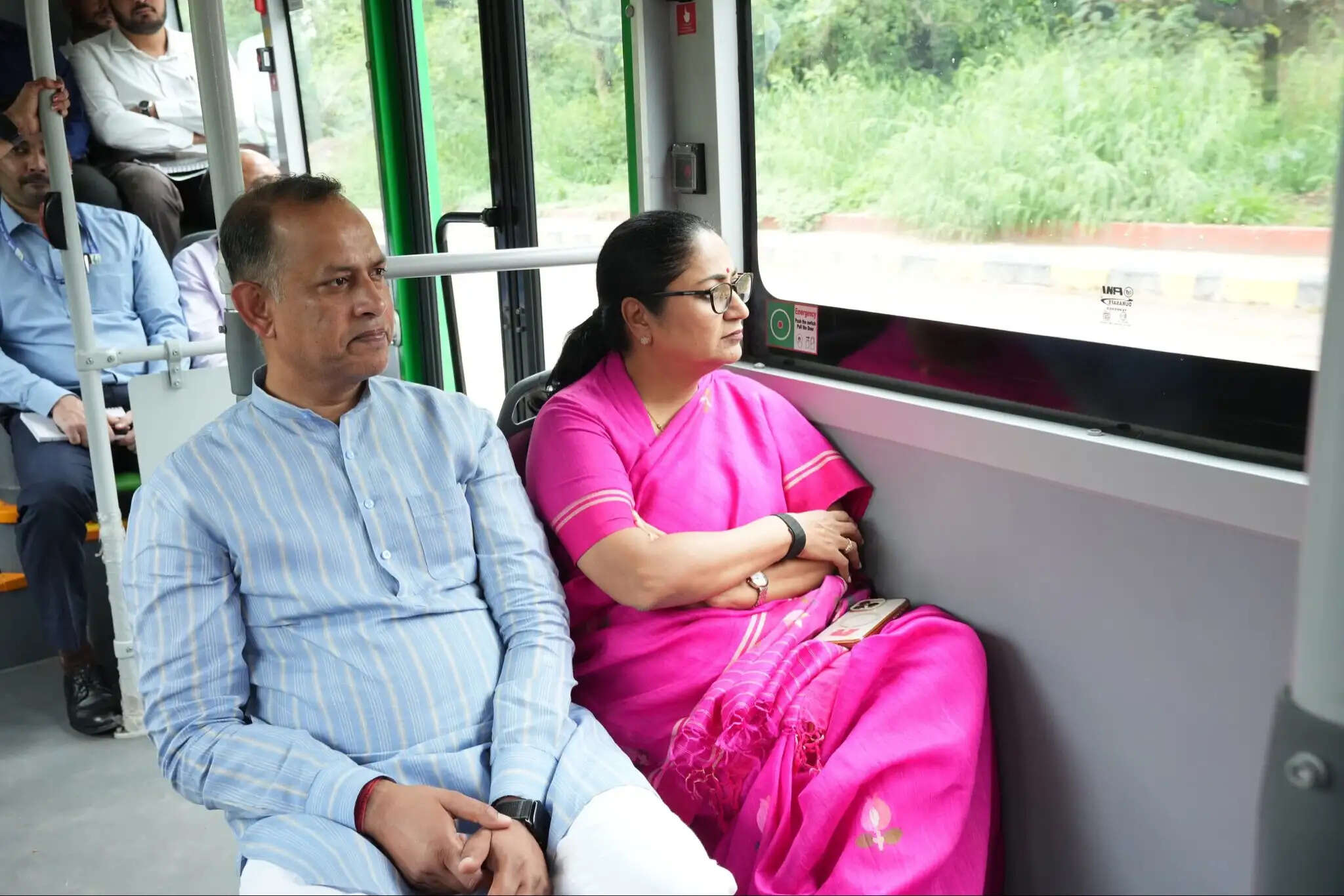डीटीसी बस में बैठकर मुख्यमंत्री ने मॉनसून और नागरिक सुविधाओं का लिया जायजा