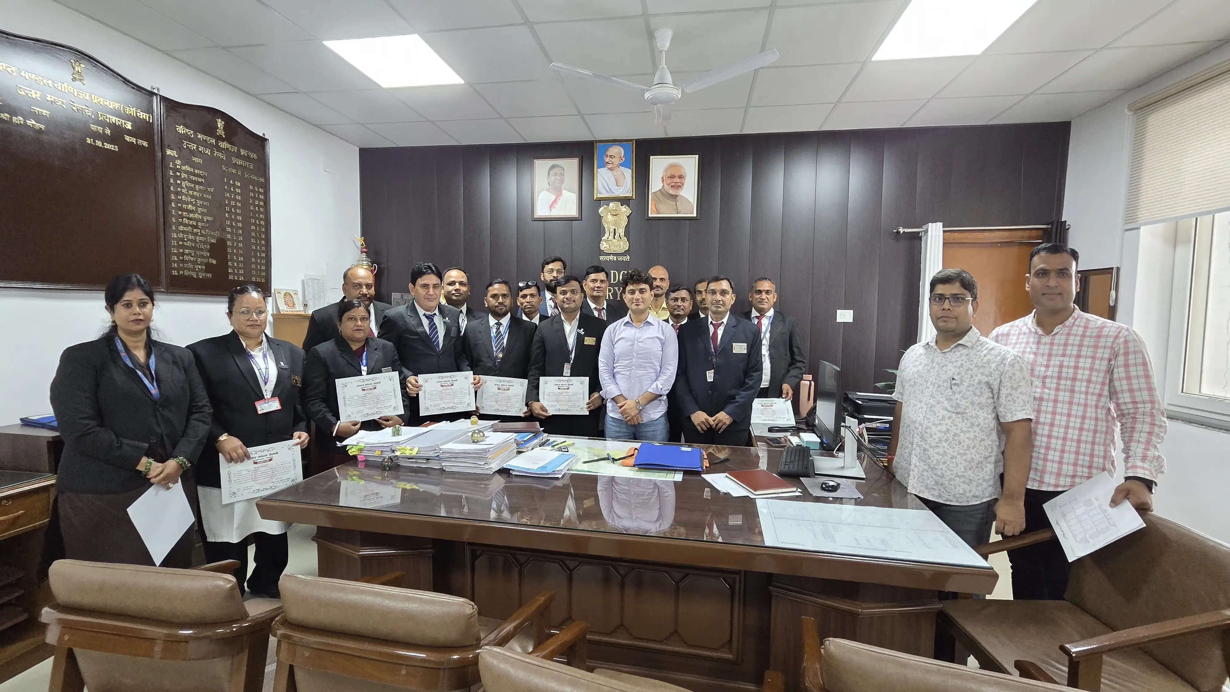 टिकट जांच में उत्कृष्ट प्रदर्शन करने वाले रेलकर्मी सम्मानित