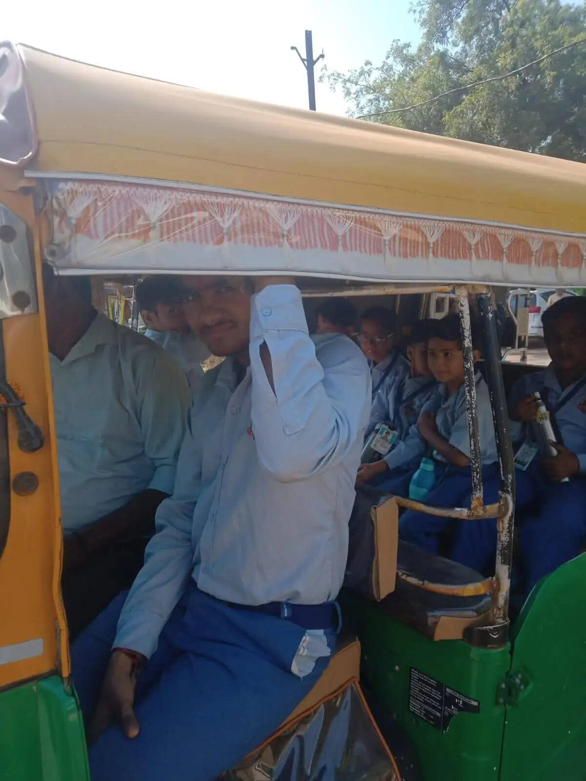 शिवपुरी में यातायात में बाधा बन रहे 12 ऑटो रिक्शा जब्त
