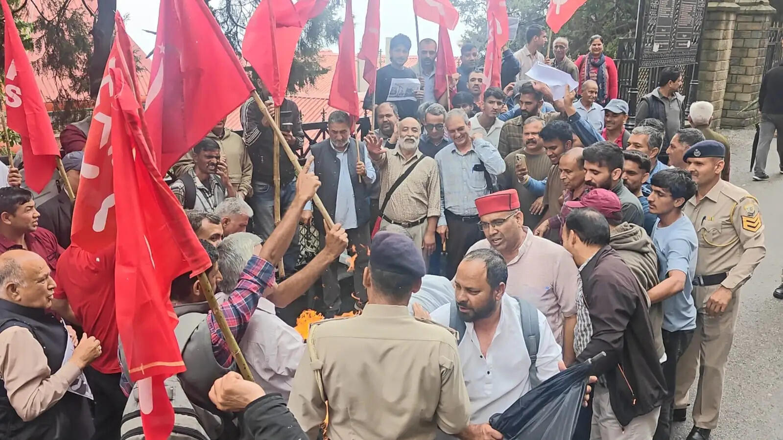 शिमला में एफटीए के विरोध में प्रदर्शन, संयुक्त किसान मोर्चा ने दी आंदोलन की चेतावनी
