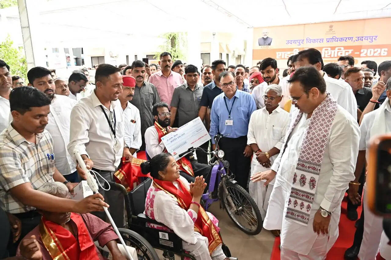 मुख्यमंत्री ने उदयपुर में शहरी सेवा शिविर का किया निरीक्षण
