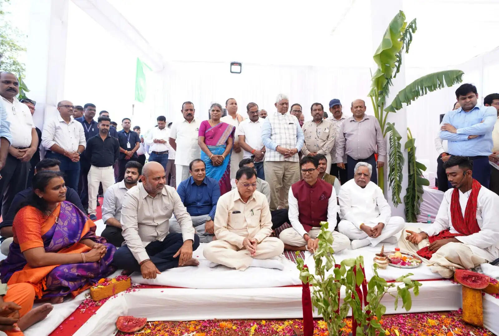 रायपुर : उद्योग मंत्री देवांगन और आवास मंत्री ओपी चौधरी ने गारमेंट मैन्युफैक्चरिंग यूनिट का किया भूमिपूजन