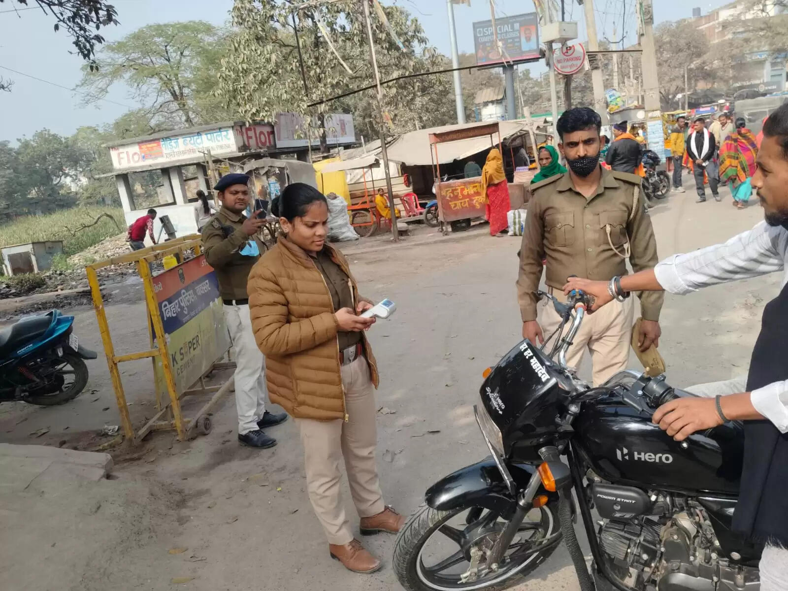 वाहन चेकिंग अभियान में वसूला जुर्माना, यातायात व्यवस्था सुदृढ बनाने पर जोर