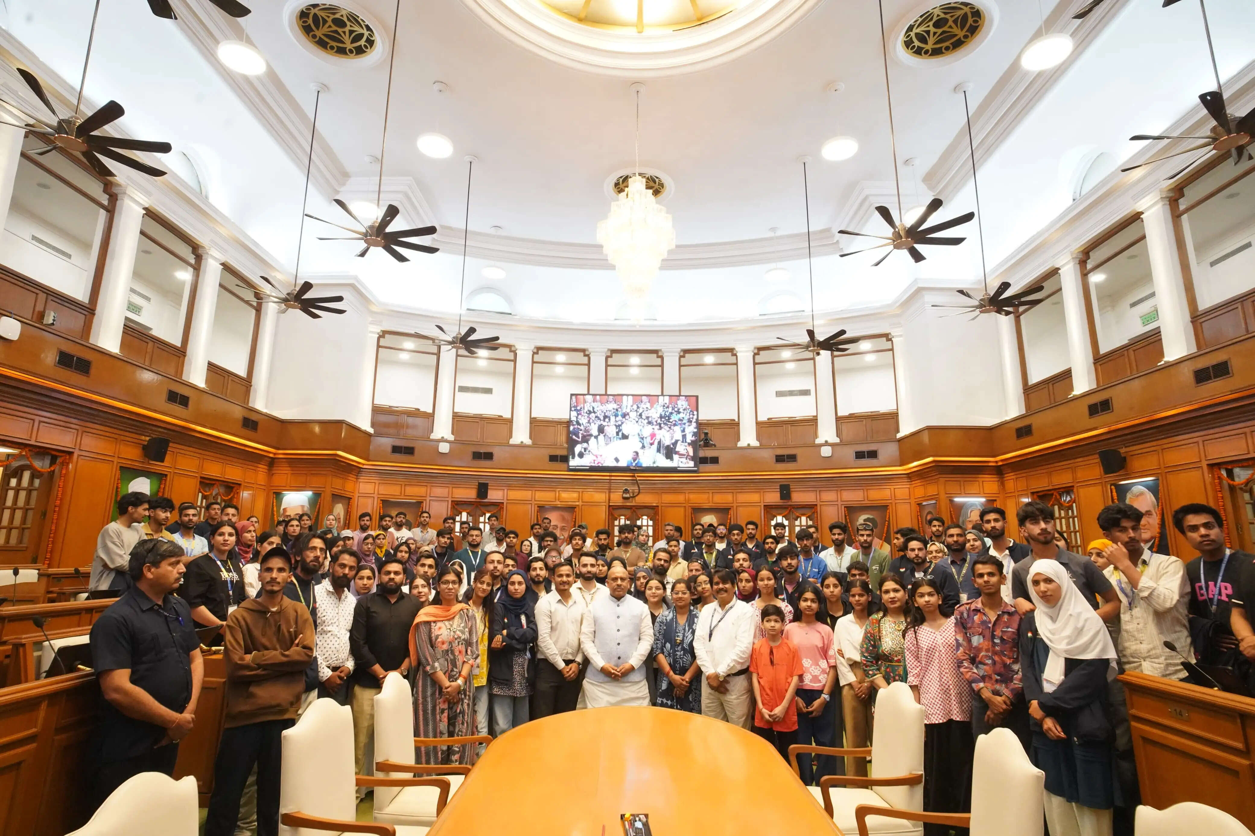 दिल्ली विधानसभा ने कश्मीर युवा विनिमय कार्यक्रम के तहत जम्मू-कश्मीर के 110 छात्रों का किया स्वागत