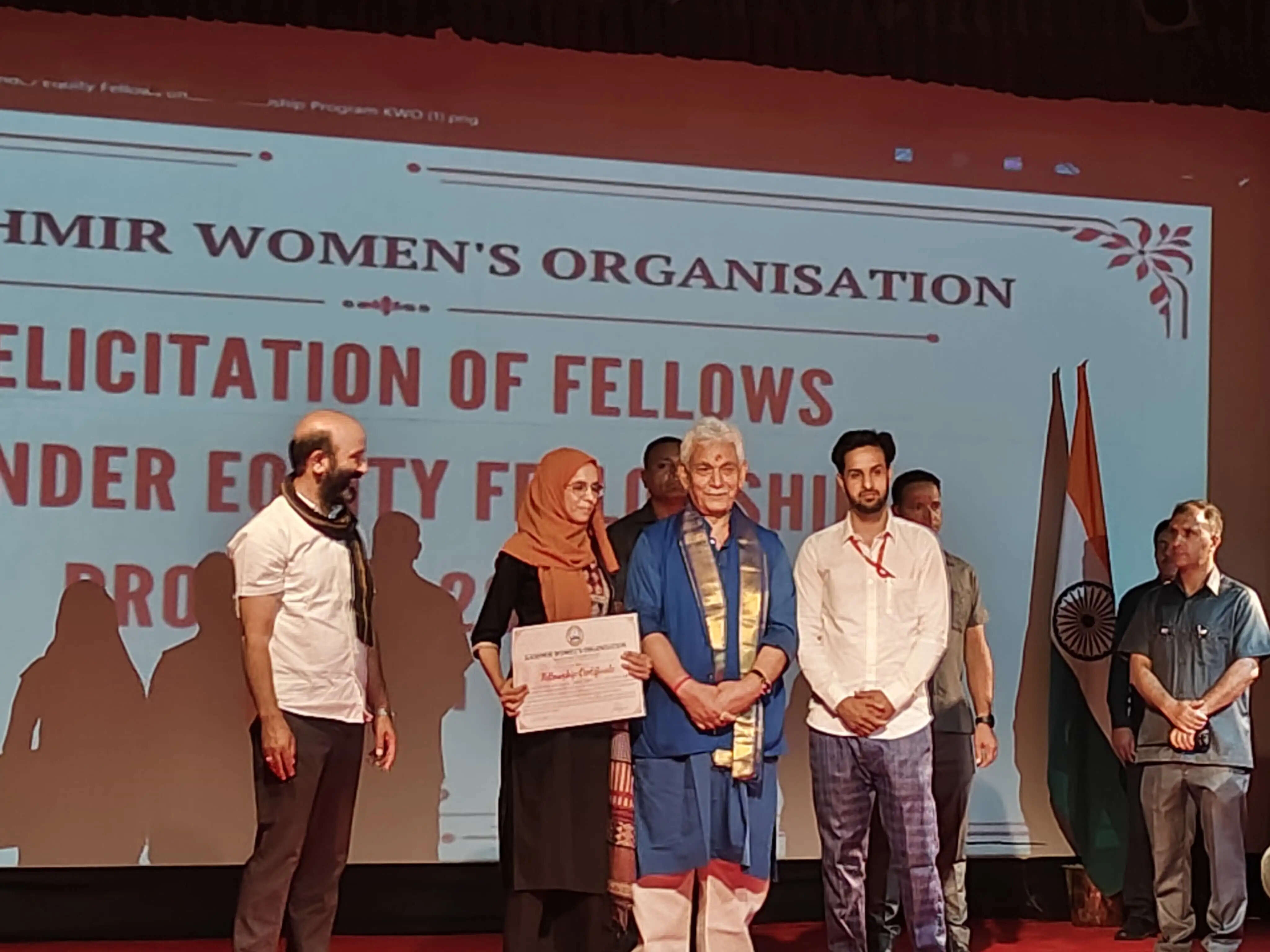 विकसित जम्मू-कश्मीर&nbsp;के लिए महिलाओं का सशक्तिकरण जरूरी, उनकी तरक्की से ही समाज की तरक्की : मनोज सिन्हा