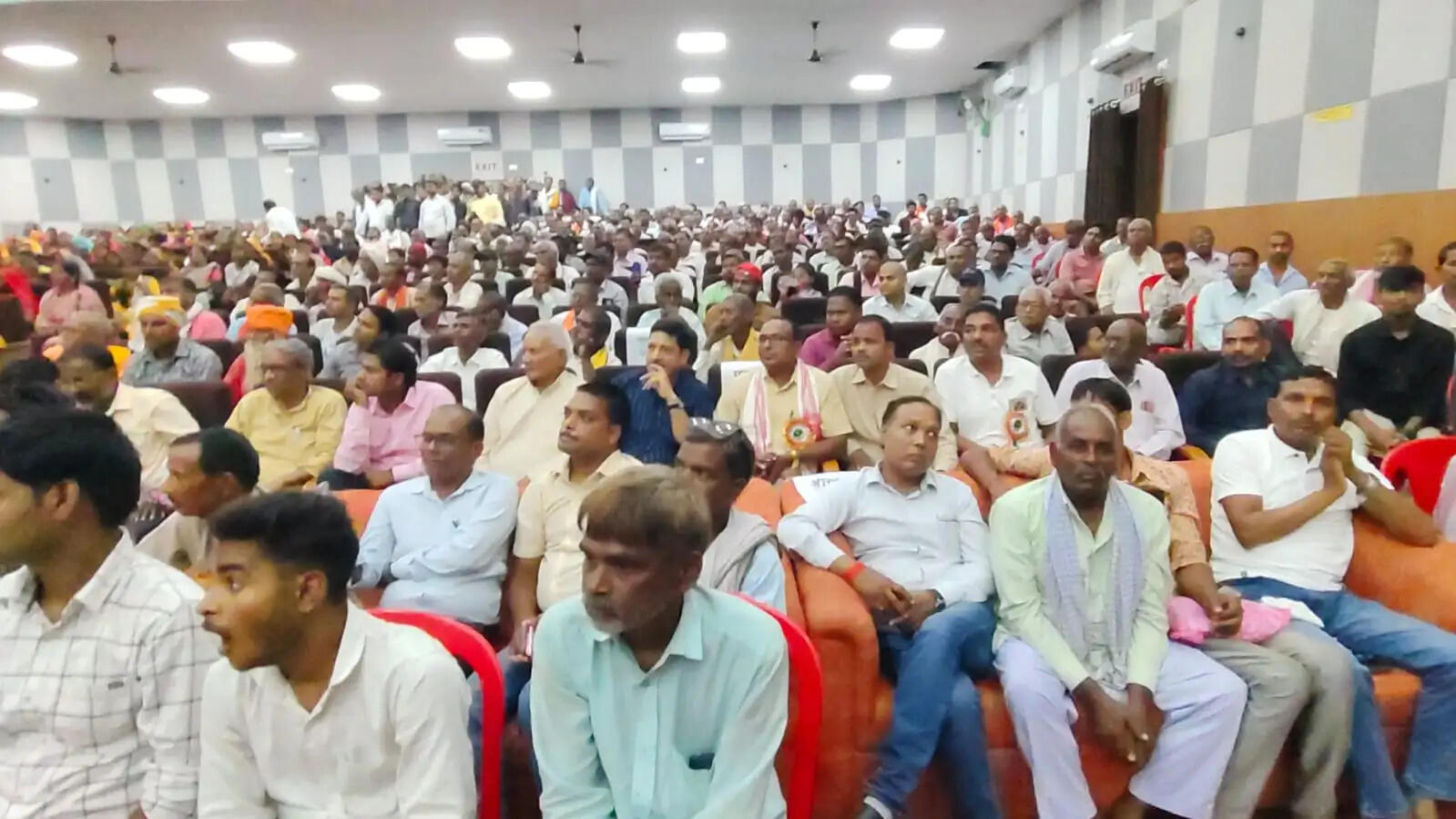 नौकरी के बजाय उद्योग क्षेत्र में आगे आएं युवा : धर्मवीर