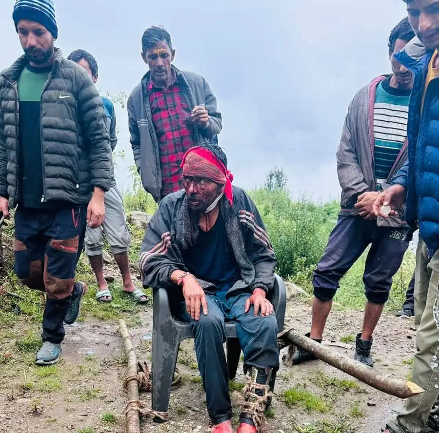 कलगोठ गांव में भालू के हमले से एक व्यक्ति गंभीर घायल