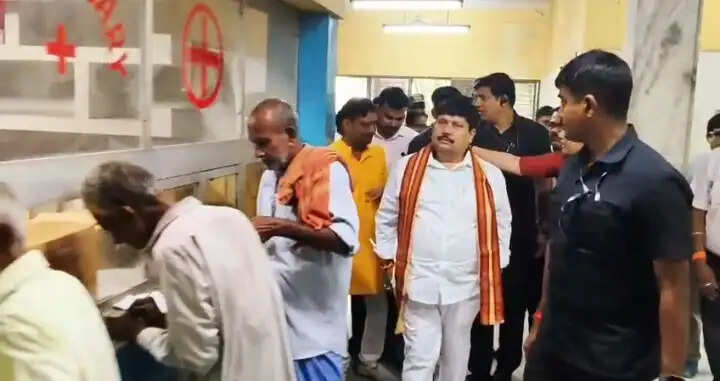 मंत्री अर्जुन सिंह ने किया तारापुर अस्पताल का निरीक्षण