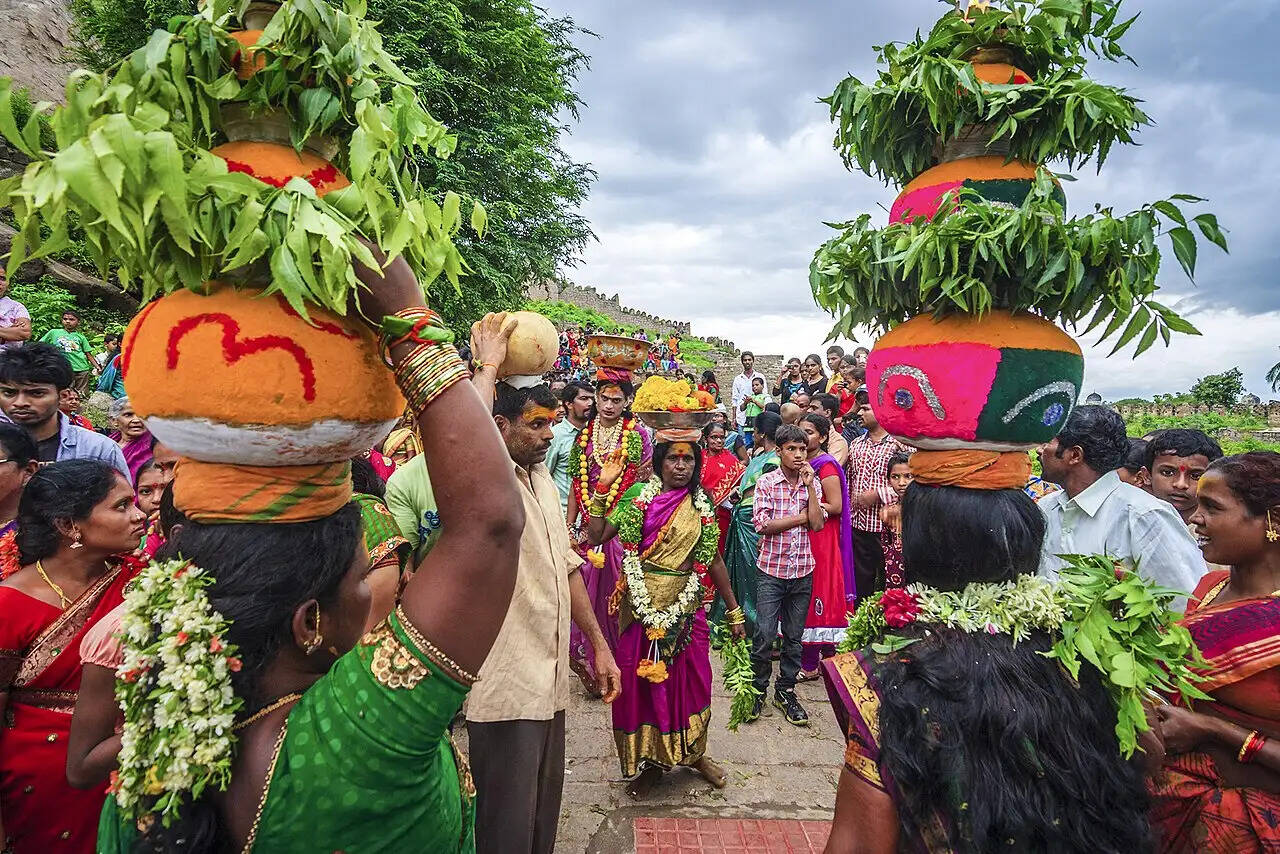 हैदराबाद: बोनालू उत्सव 2026 की शुरुआत 16 जुलाई को गोलकोंडा मंदिर से होगी