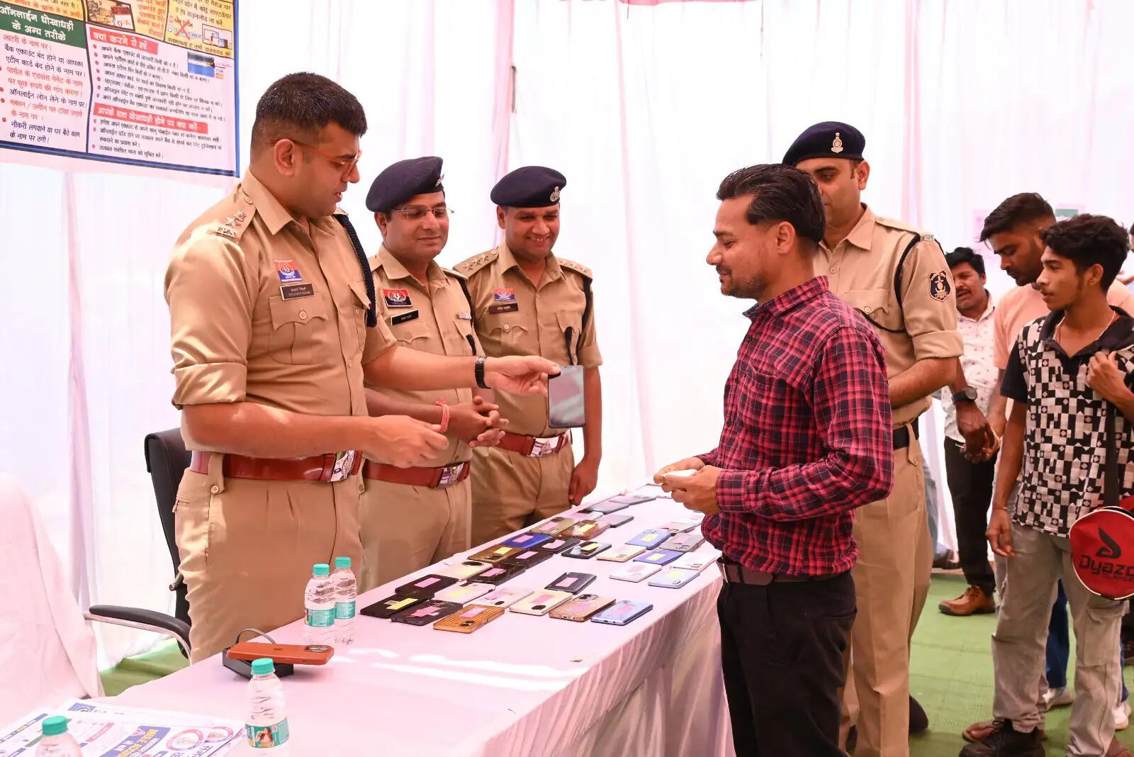 कोरबा: सीईआईआर पोर्टल से 75 गुम मोबाइल बरामद, पुलिस ने मालिकों को लौटाए