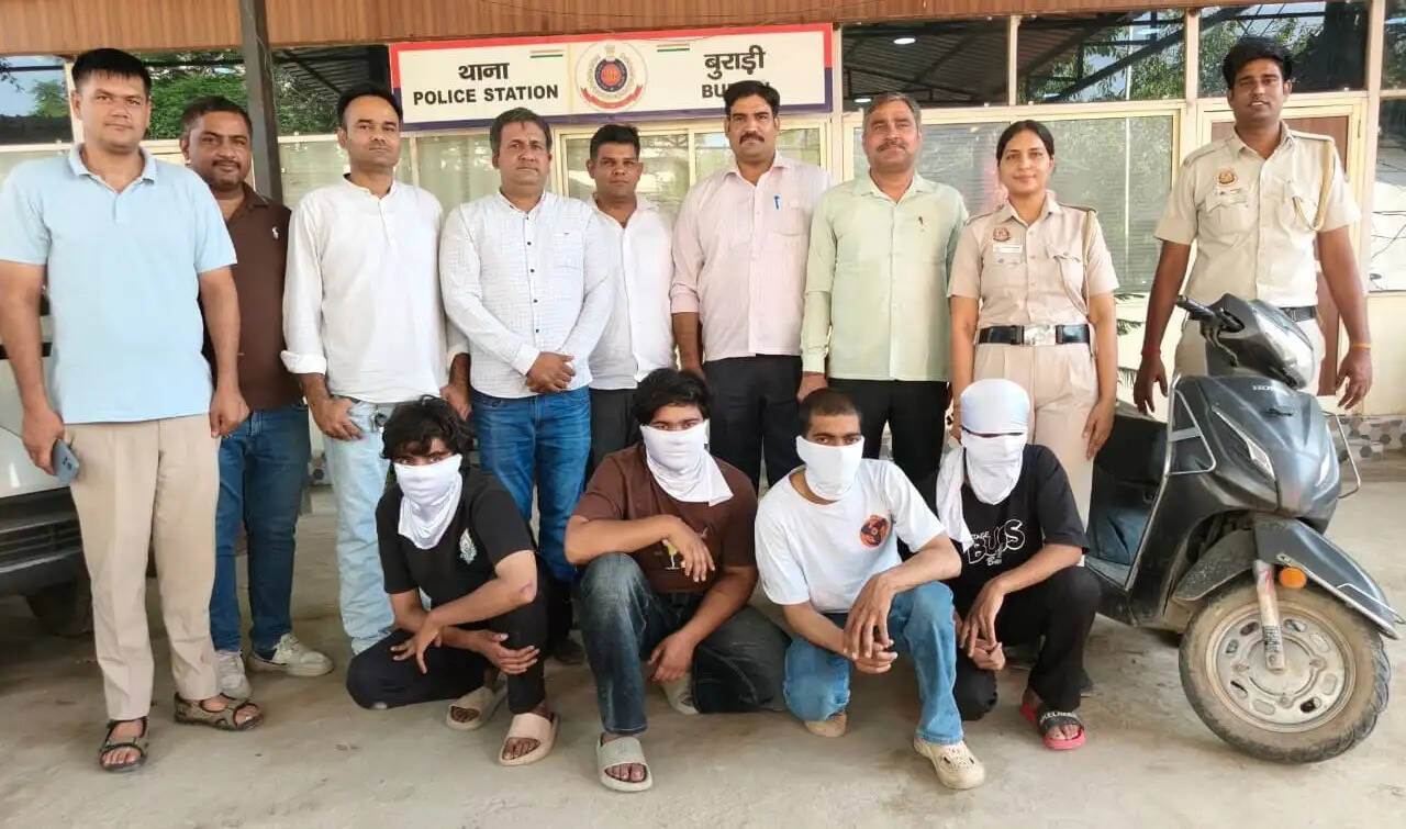 बुराड़ी में दिनदहाड़े 4.18 लाख की लूट का खुलासा, चार आरोपित गिरफ्तार