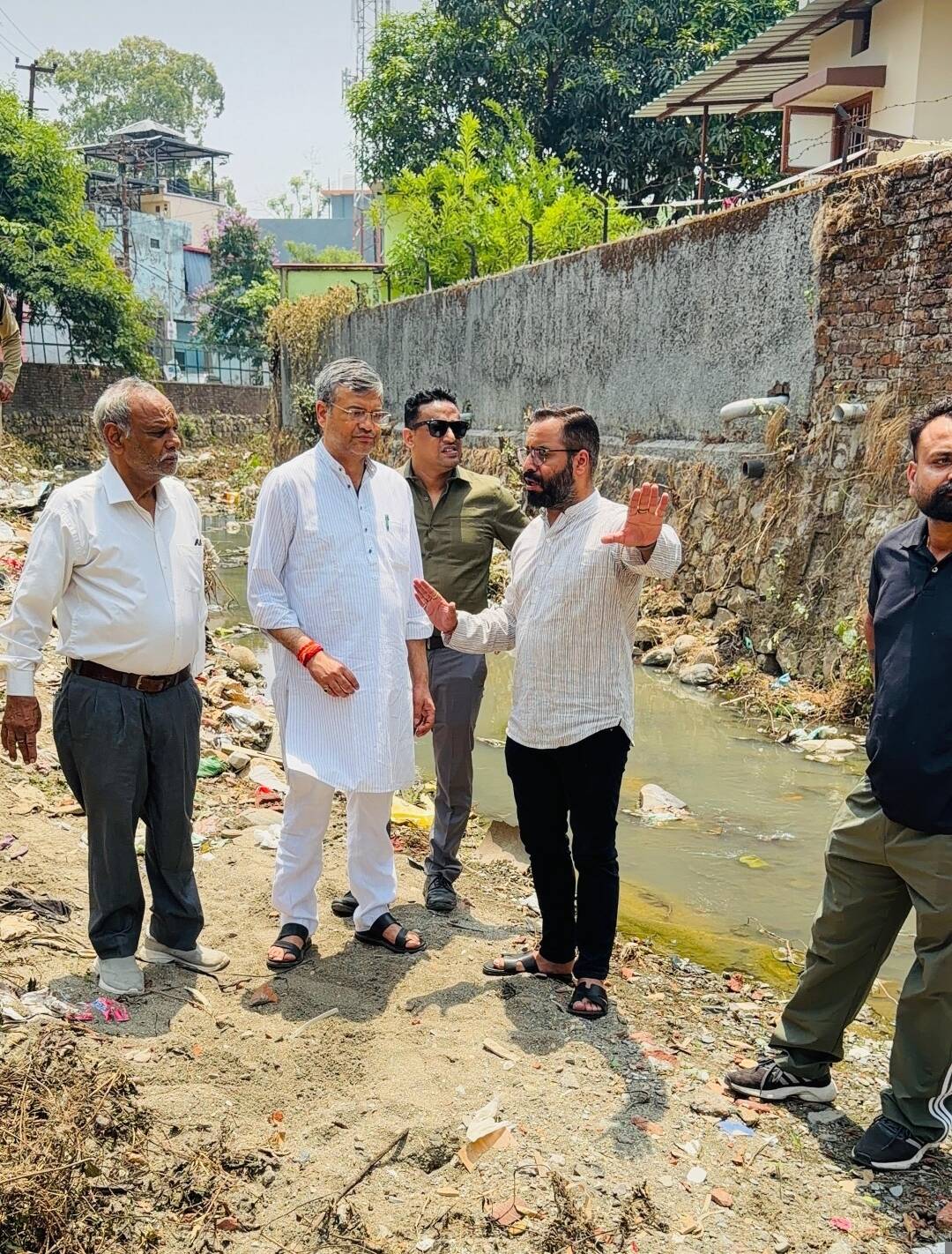 मेयर ने वार्ड पार्षद संग गोविन्दगढ़ का किया निरीक्षण