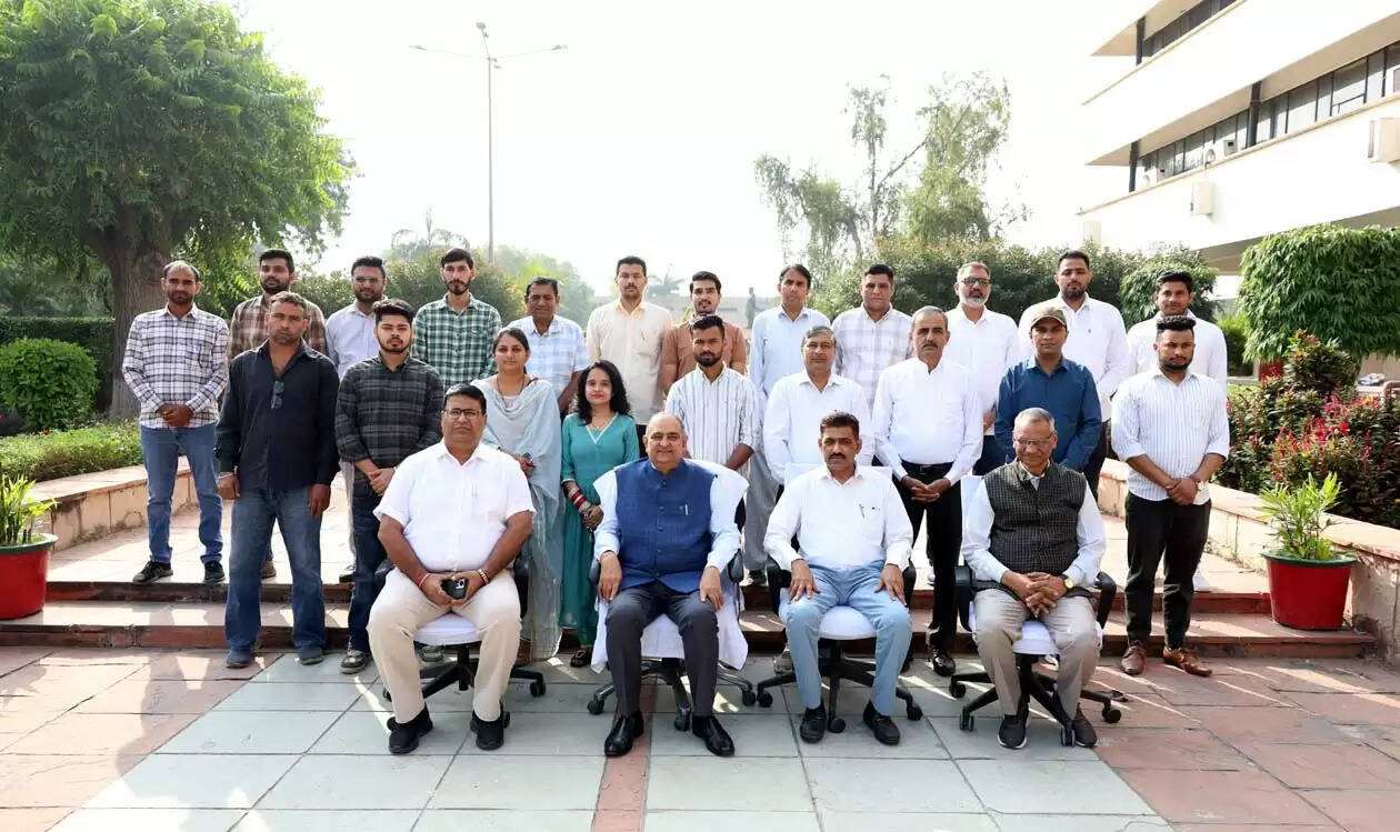 हिसार : हरियाणा कृषि विश्वविद्यालय में गैर शिक्षक कर्मचारियों को मिली पदोन्नति