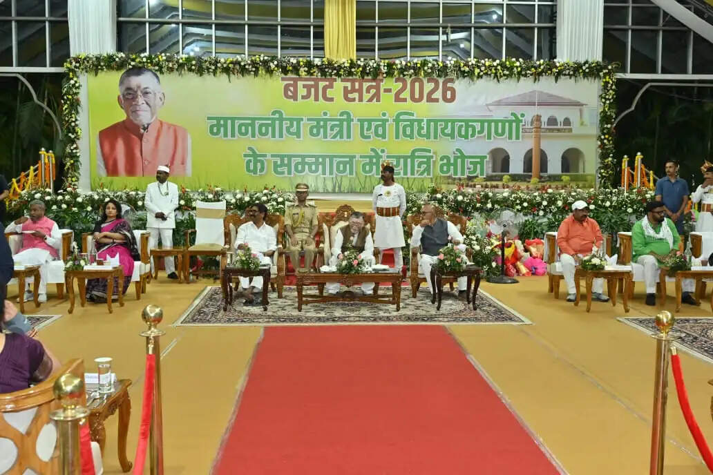 लोकभवन में रात्रि भोज का आयोजन, मुख्यमंत्री सहित अन्य हुए शामिल