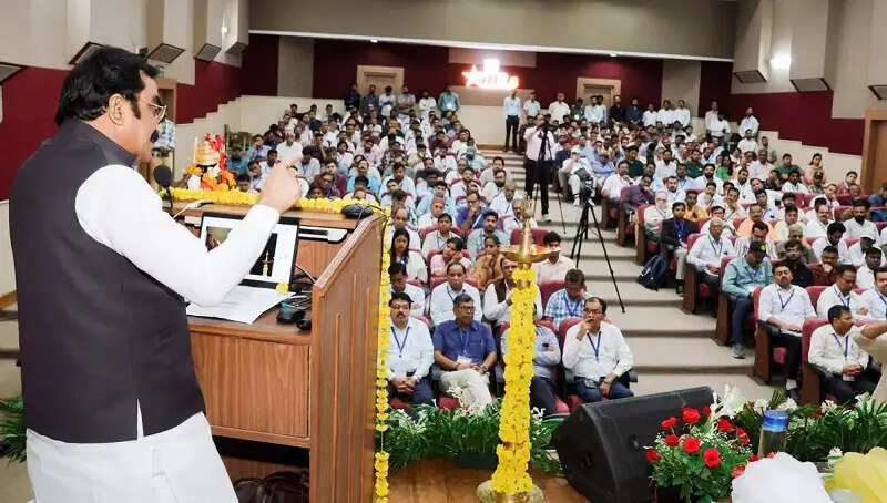 प्रयोगशाला से निर्माण स्थल तक पहुंचें नवाचार : मंत्री राकेश सिंह