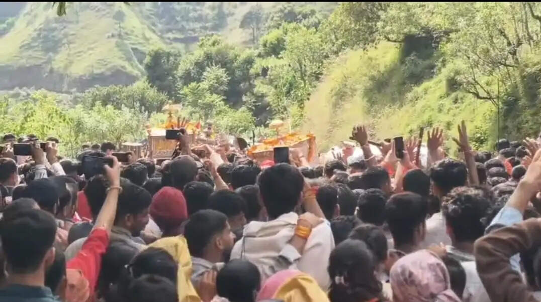 पश्मी में महासू महाराज के दरबार उमड़ा श्रद्धालुओं का भारी सैलाब