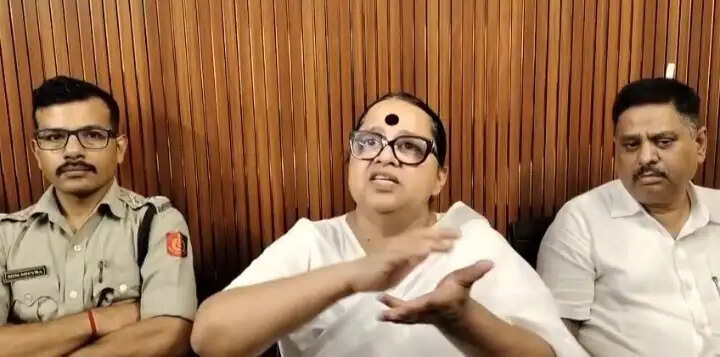 इस्लामपुर के यौन पल्ली में पुलिस की बड़ी कार्रवाई, चार नाबालिग समेत सात युवतियों का सुरक्षित बरामद