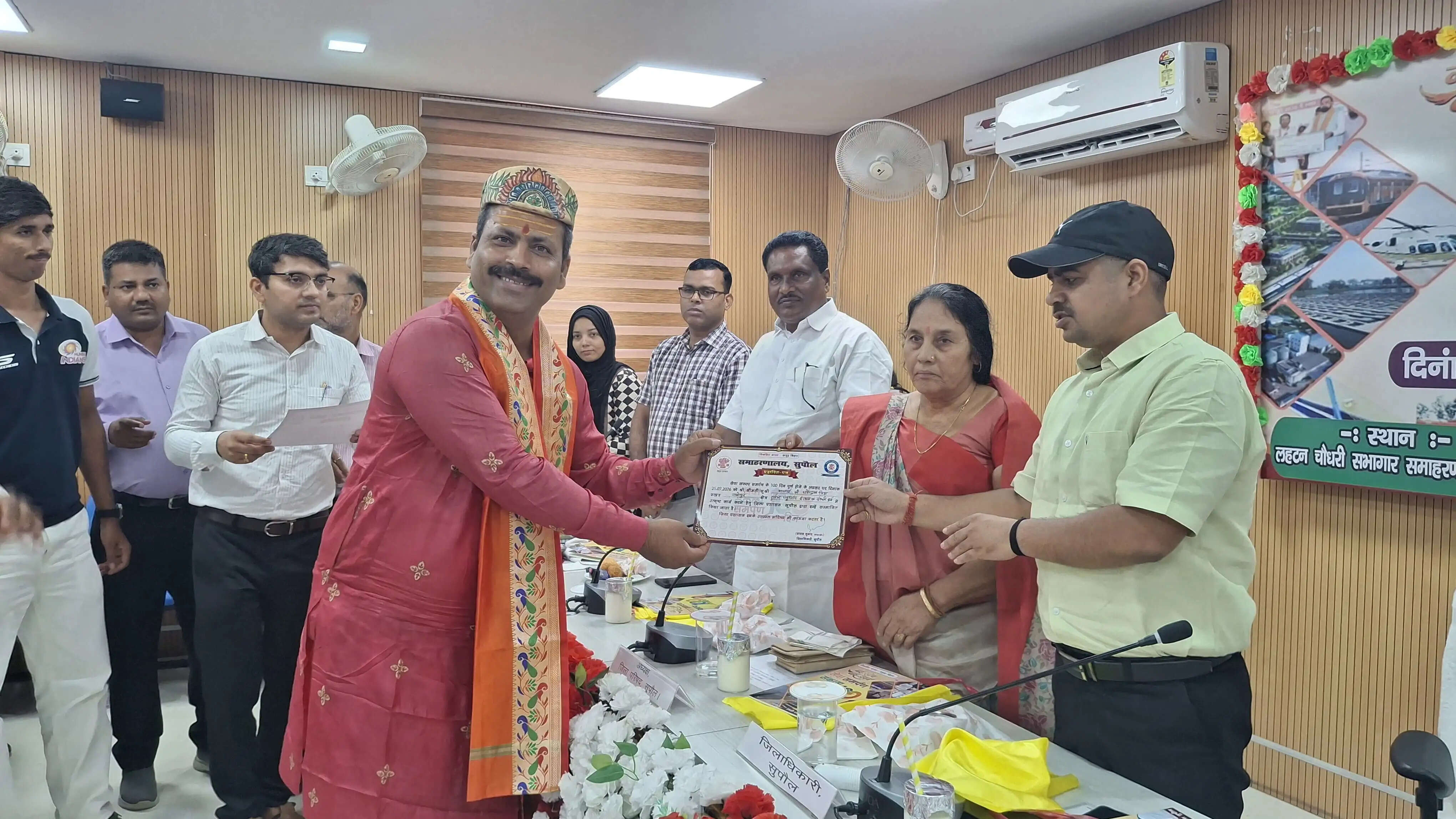 दुर्लभ पांडुलिपियों के संरक्षण के लिए आचार्य धर्मेंद्रनाथ मिश्र सम्मानित