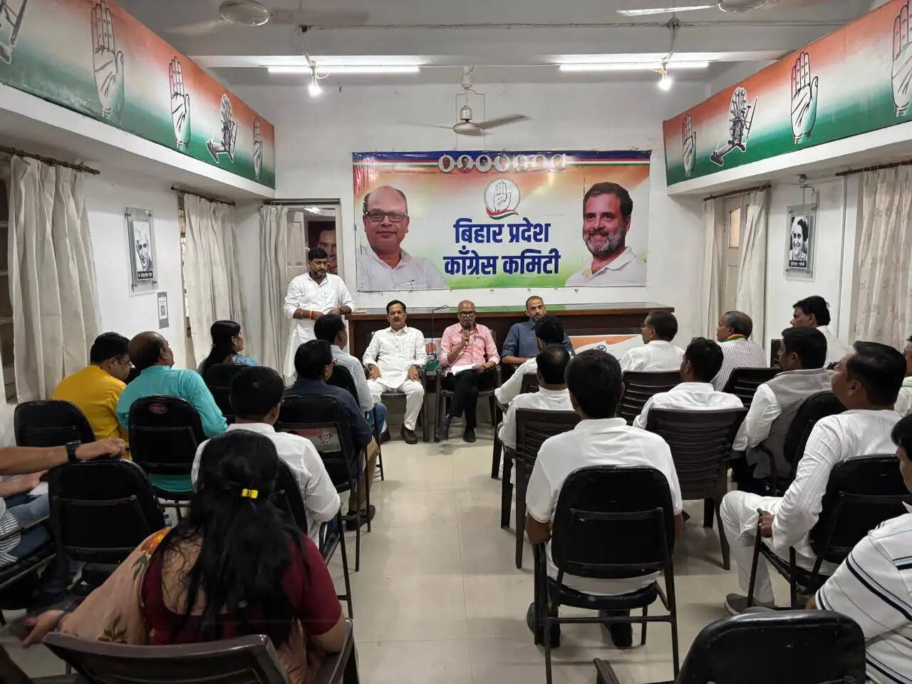 छह प्रमंडलों के कांग्रेस जिलाध्यक्षों एवं जिला प्रभारियों की हुई समीक्षा बैठक