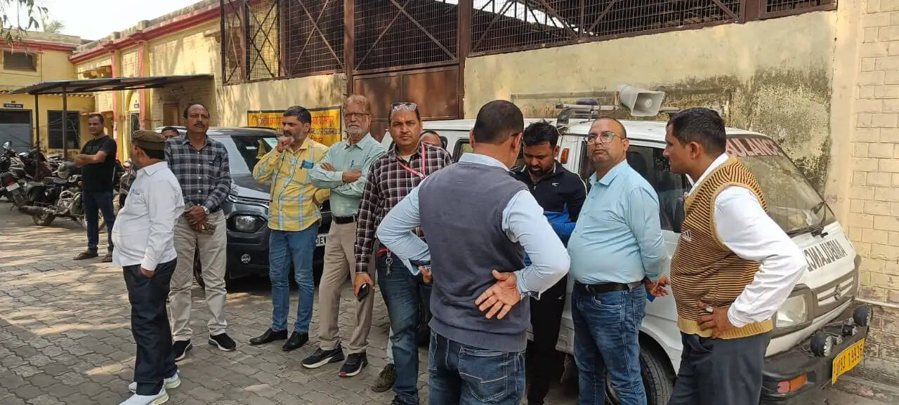 पत्रकार अग्निवेश सिंह की हत्या पर मीडिया कर्मियों में राेष, दाेषियाें पर सख्त कार्रवाई की मांग