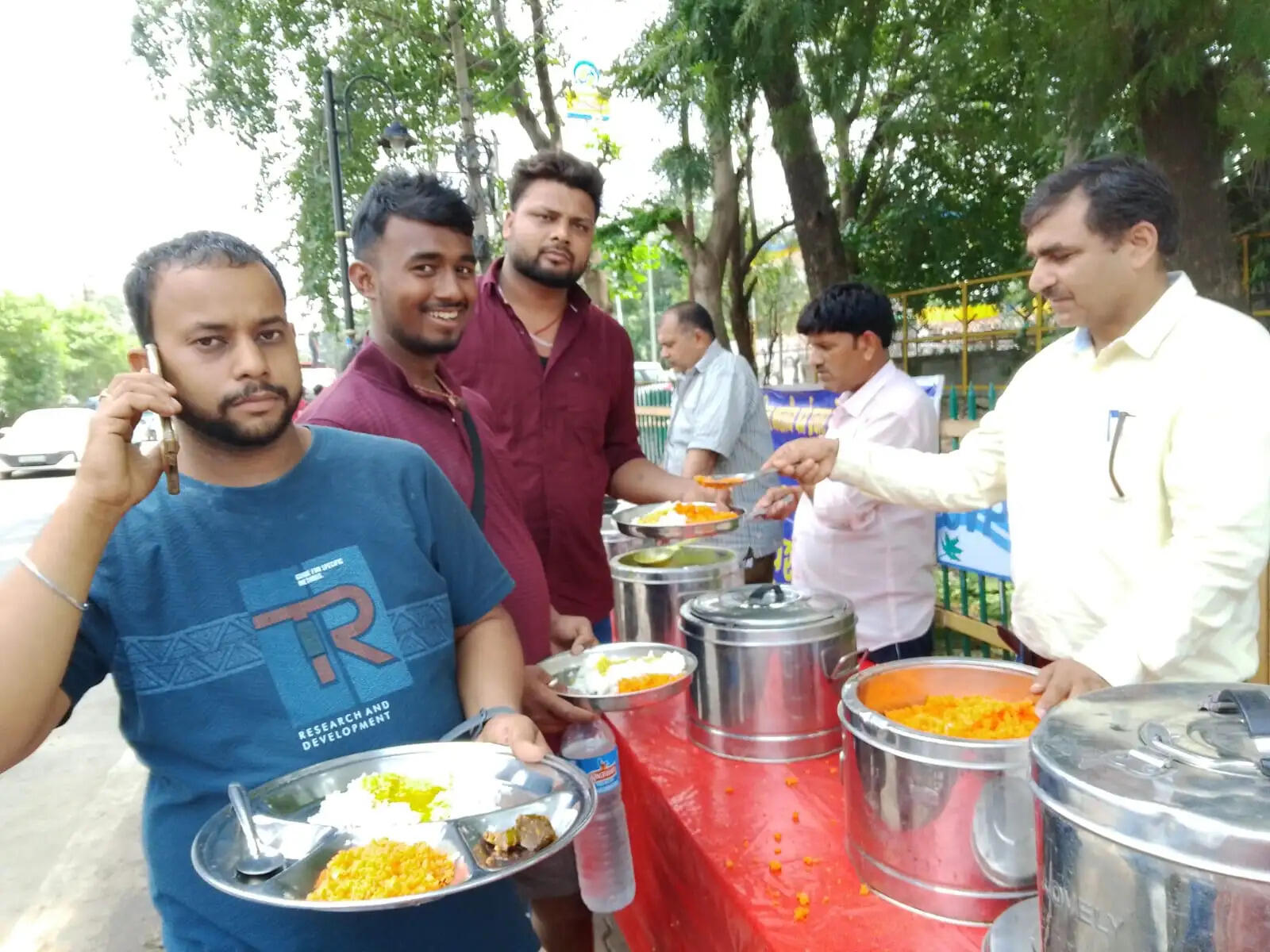 रेलवे स्टेशन जम्मू पर अमरनाथ यात्रियों के लिए सेवा का अनूठा केंद्र, आठवें दिन भी हजारों श्रद्धालुओं ने ग्रहण किया प्रसाद