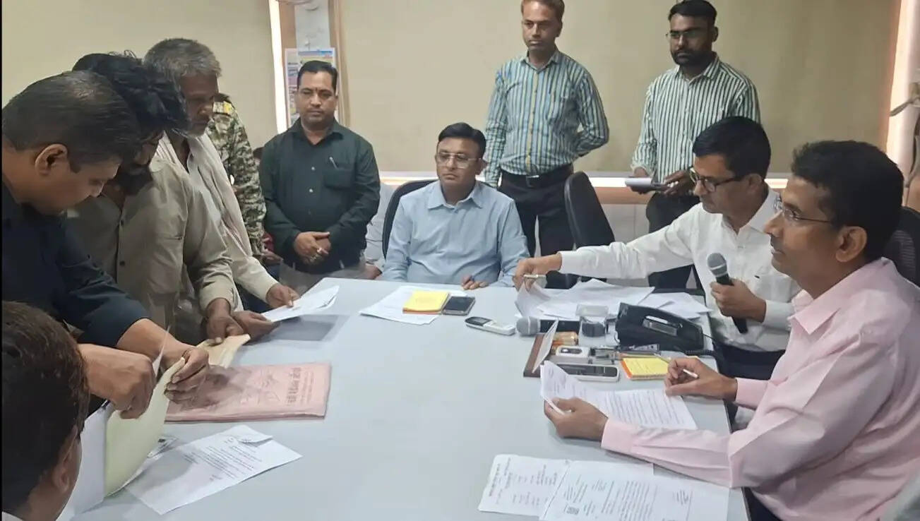 दमोह: जनसुनवाई में उठा सीताबावरी श्मशान घाट भूमि का मुद्दा, कलेक्टर ने दिए जांच के निर्देश
