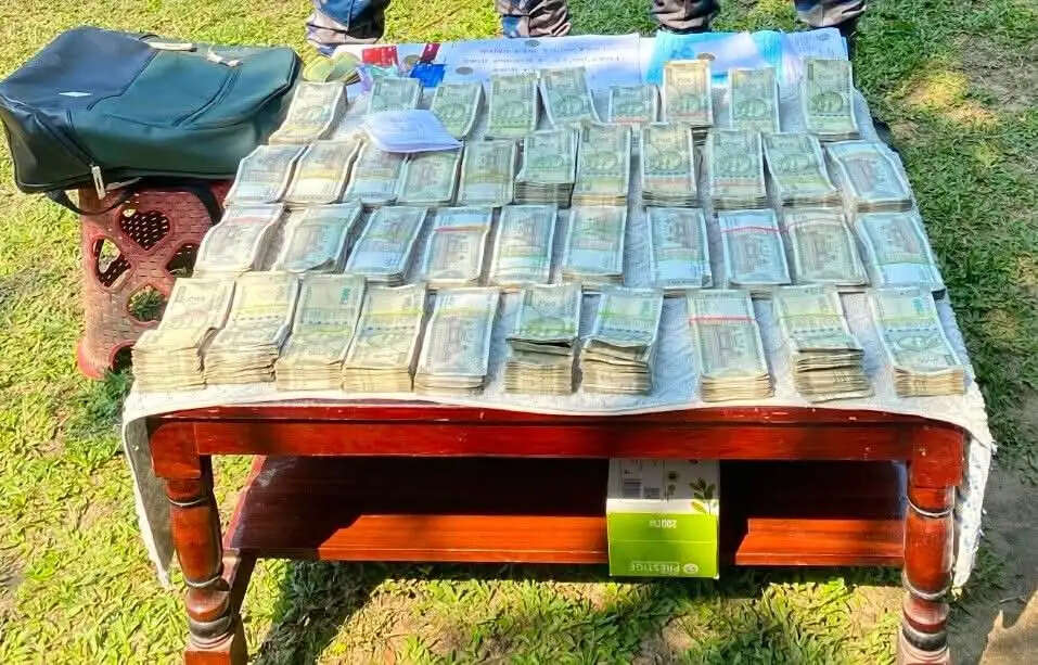 भारत-नेपाल सीमा के नेपाल प्रभाग में एपीएफ ने 20 लाख भारतीय करेंसी किया जब्त