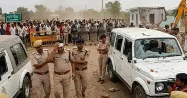 धारः अतिक्रमण हटाने पहुंचे दल पर ग्रामीणों ने किया पथराव, थाना प्रभारी और महिला पुलिसकर्मी घायल