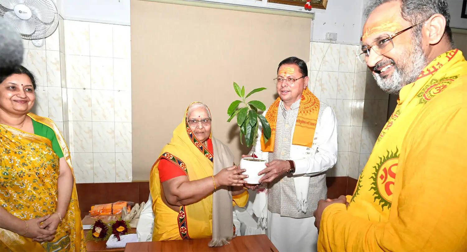 मुख्यमंत्री ने प्रज्ञेश्वर महादेव में की पूजा