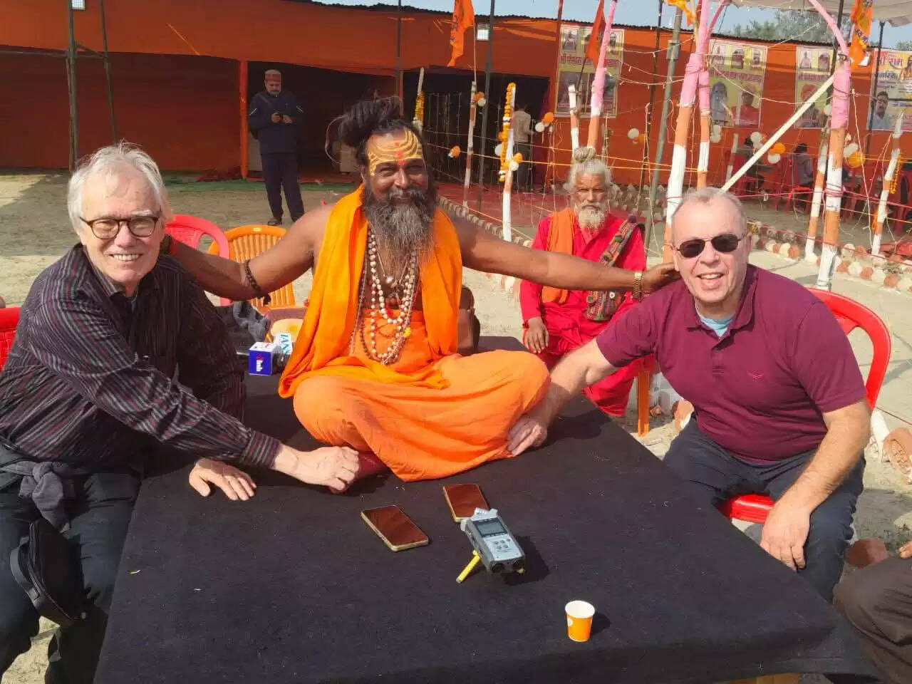 फर्रूखाबाद के मेला रामनगरिया में बिदेशी यात्रियों की धूम