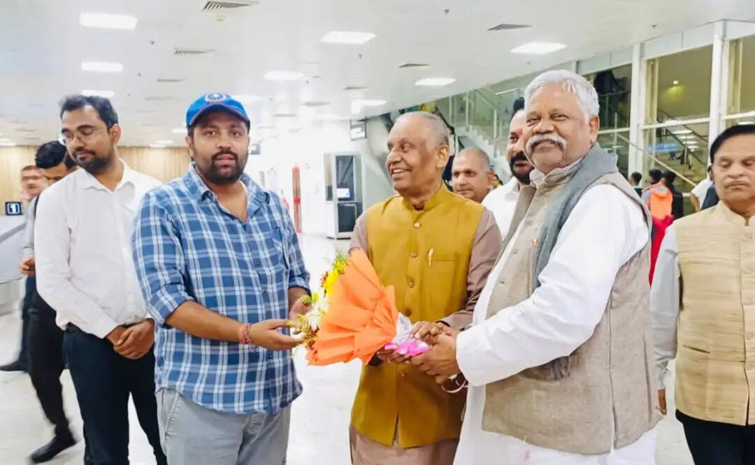 कृषि और किसान कल्याण राज्य मंत्री पहुंचे रांची, एयरपोर्ट पर जदयू नेताओं ने किया स्वागत