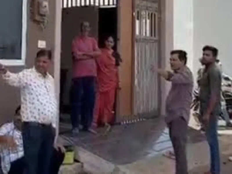 गुना में बुजुर्ग दंपती के घर डकैती,&nbsp;रात में घुसे 5 बदमाश, 4 लाख का माल ले उड़े