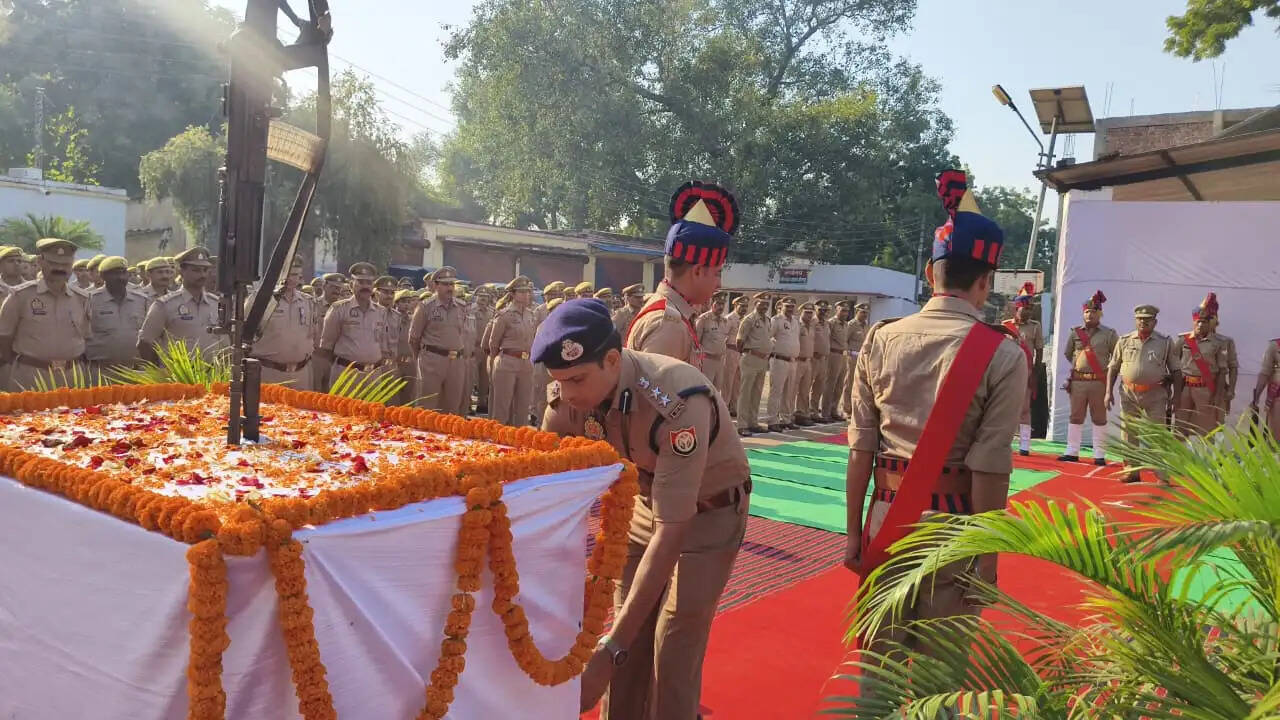 पुलिस स्मृति दिवस : जौनपुर पुलिस ने शहीद जवानों को दी श्रद्धांजलि