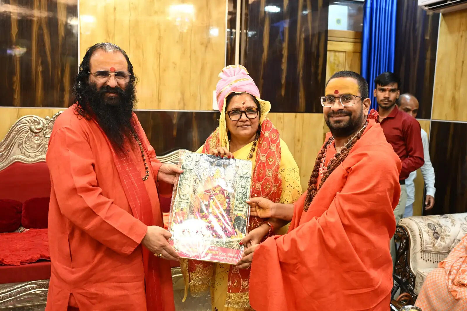 केंद्रीय राज्य मंत्री सावित्री ठाकुर ने मनसा देवी मंदिर में की पूजा-अर्चना