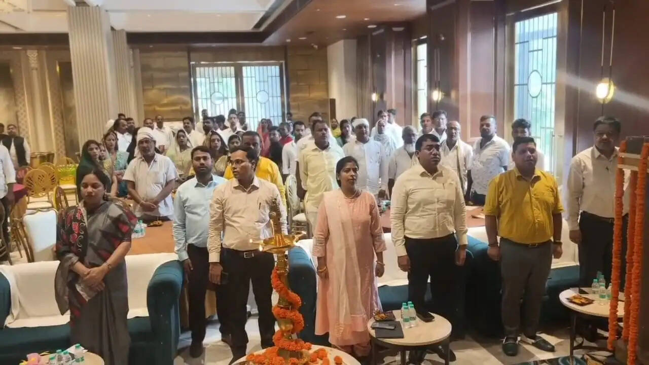 बक्सर में ठोस अपशिष्ट प्रबंधन को लेकर जनप्रतिनिधियों का प्रशिक्षण