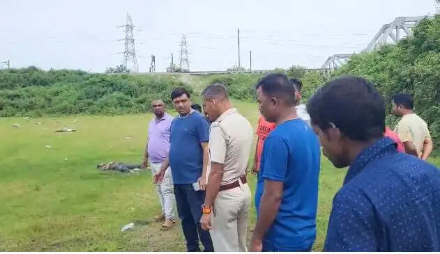 अज्ञात युवक का शव मिलने से सनसनी