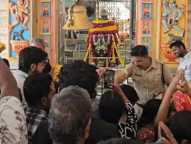 सावन के पहले सोमवार पर पशुपतिनाथ मंदिर में उमड़ा आस्था का सैलाब