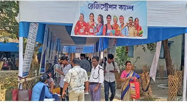 मालदा&nbsp;शहर में ‘भूमिहीन खेत मजदूर’ के आवेदन से उठे सवाल