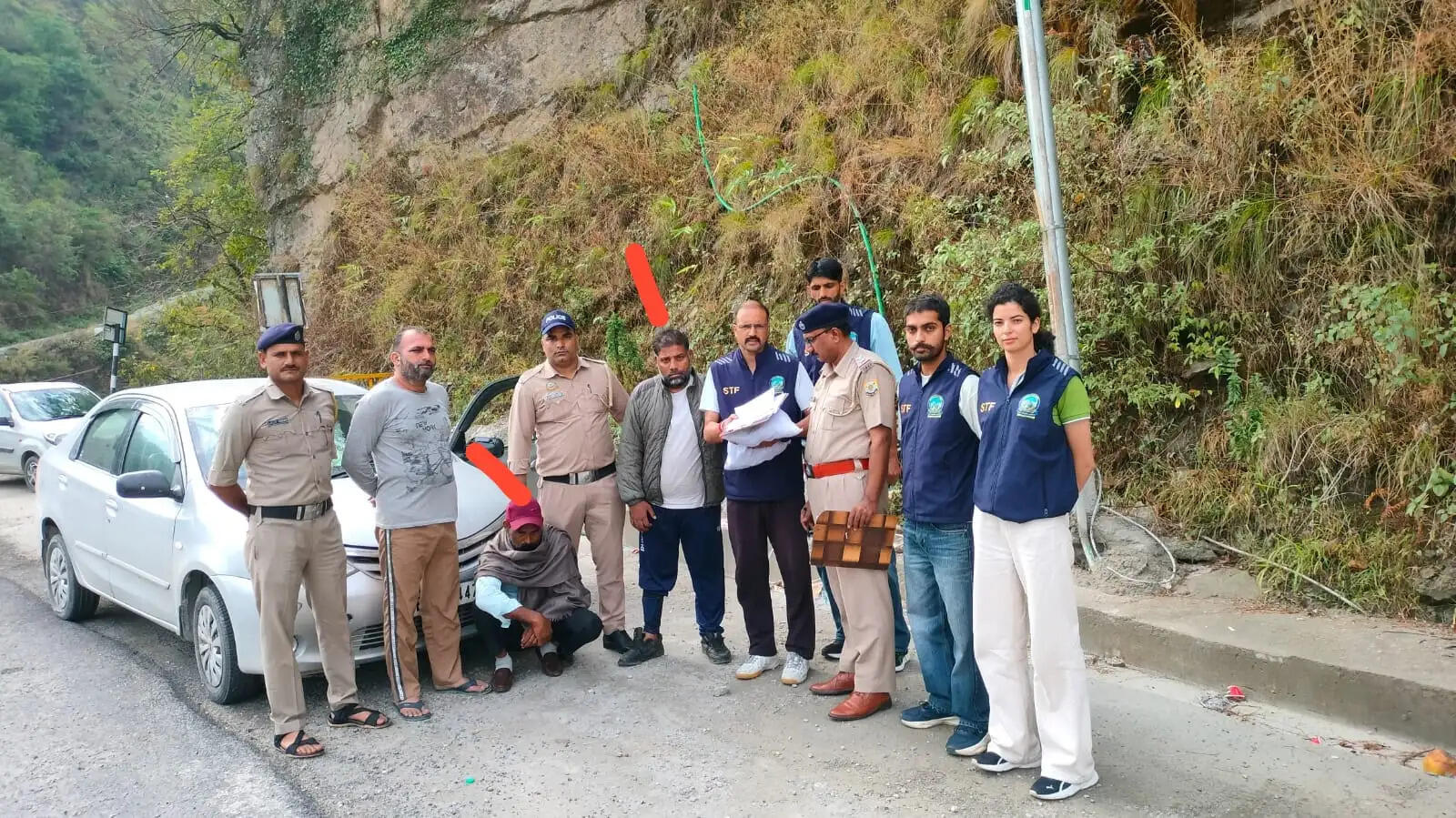 बिंद्राबनी फोरलेन पर पंजाब के दो तस्करों से 4.859 किलो चरस बरामद