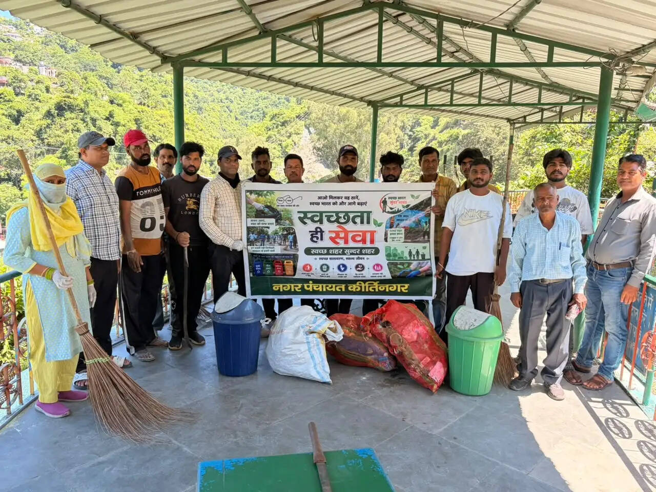 कीर्तिनगर &nbsp;में&nbsp;कूड़ा एकत्रित कर डंपिंग जाेन में किया निस्तारित